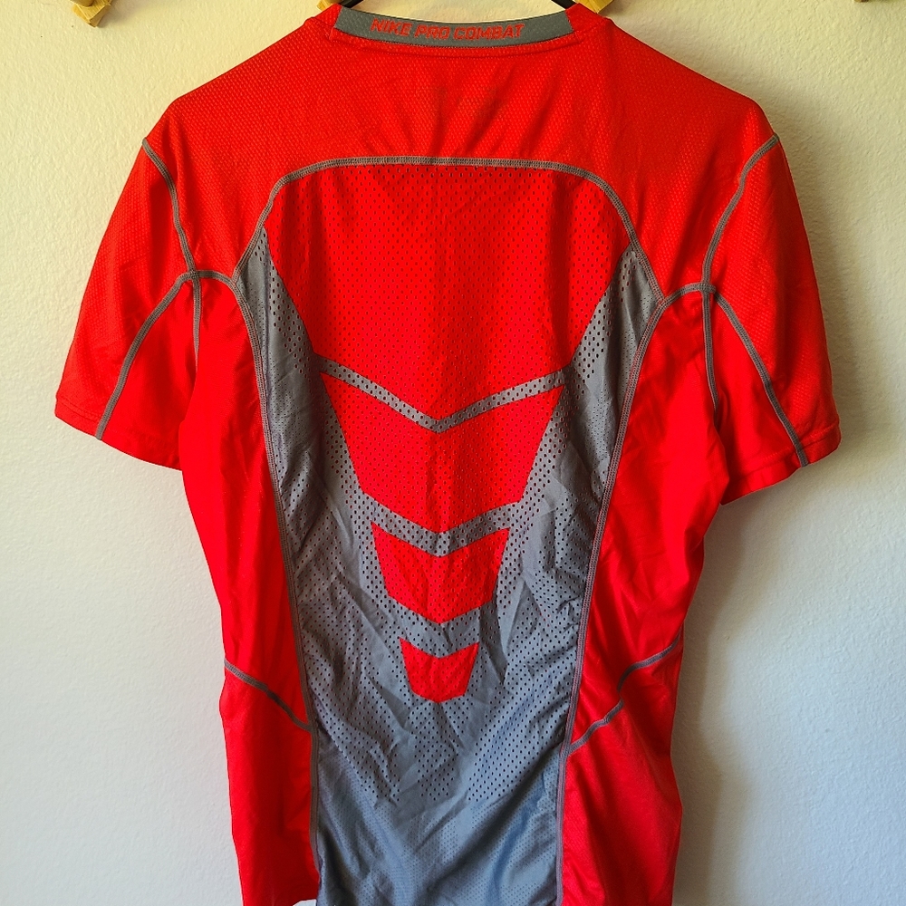 Nike Pro Hypercool Red - Picture 2 of 3